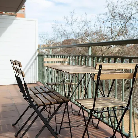 3 Con Balcon Apartment *