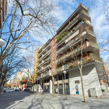 3 Con Balcon Apartment *