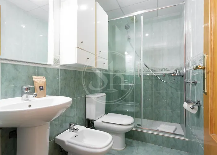 3 Con Balcon شقة *