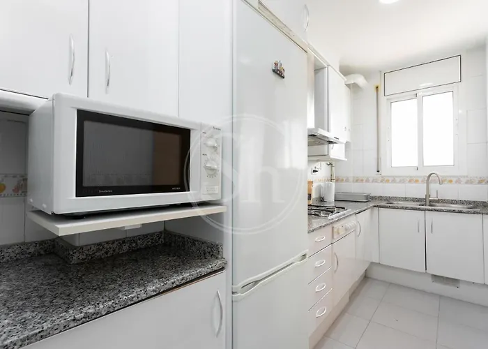 3 Con Balcon شقة برشلونة