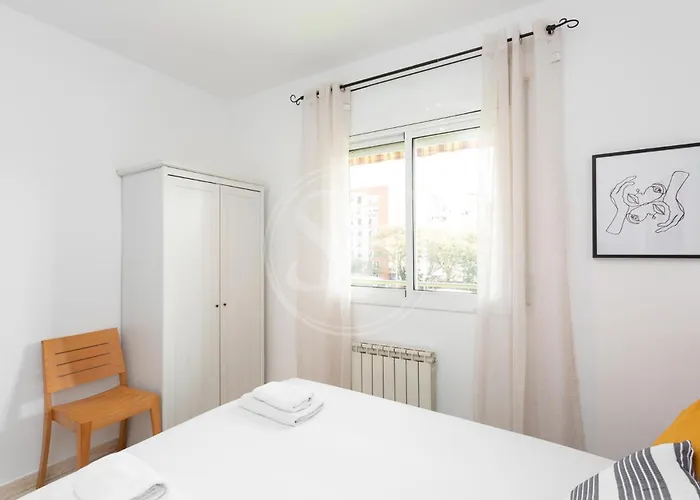 3 Con Balcon شقة