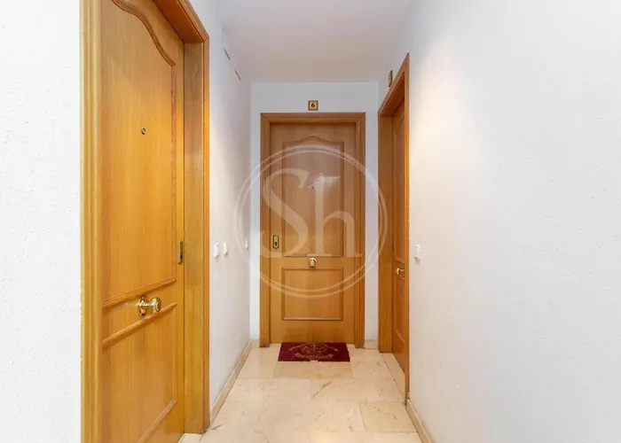 3 Con Balcon شقة