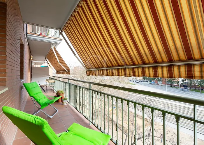 3 Con Balcon شقة
