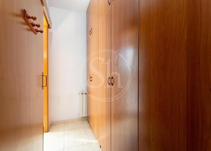 3 Con Balcon شقة *