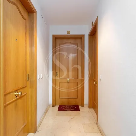 3 Con Balcon アパート