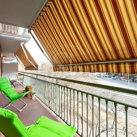 3 Con Balcon アパート